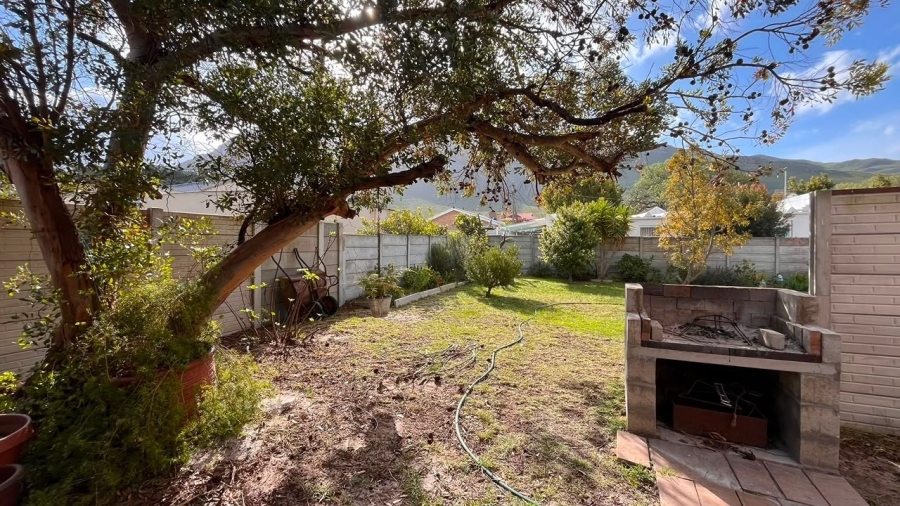 4 Bedroom Property for Sale in Kleinmond Western Cape